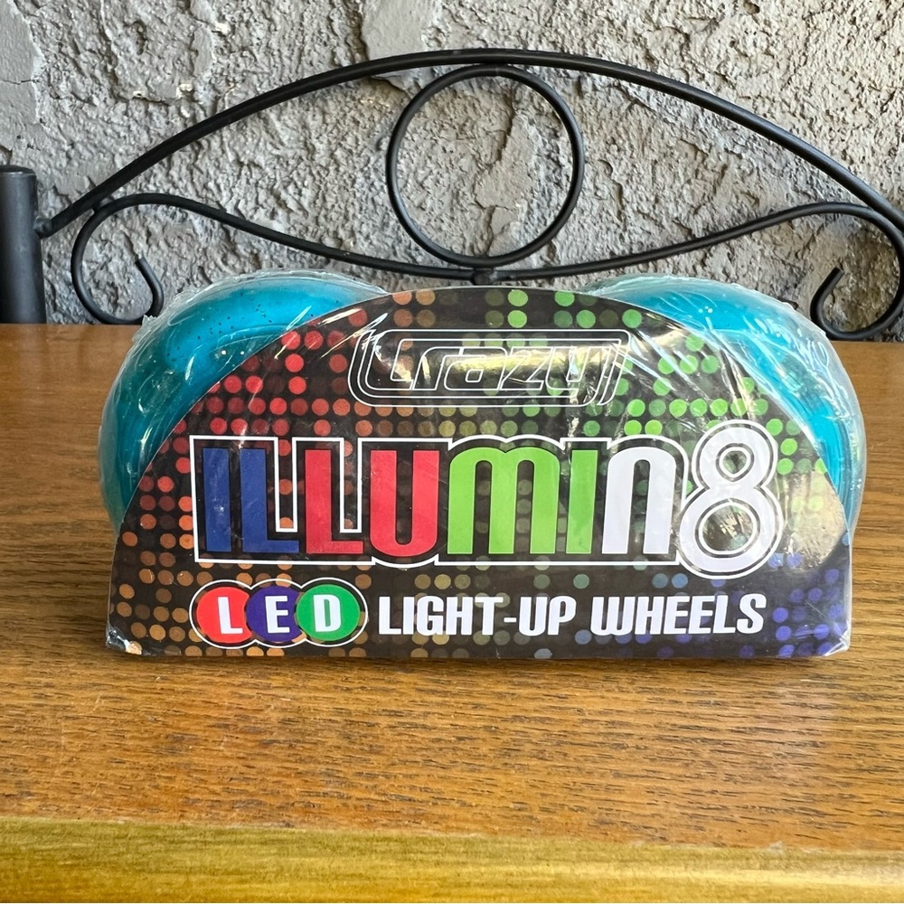 Crazy Skate Set of 2 Illumin8 Led Light Up Wheels 62mm Blue